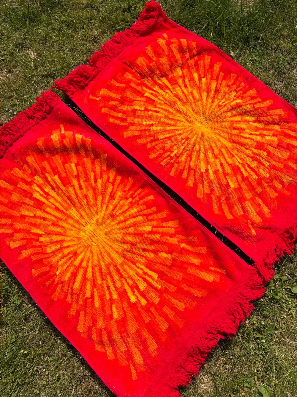 Vintage MCM Fieldcrest Hand Towel Psychedelic Red Orange Yellow Cotton Starburst